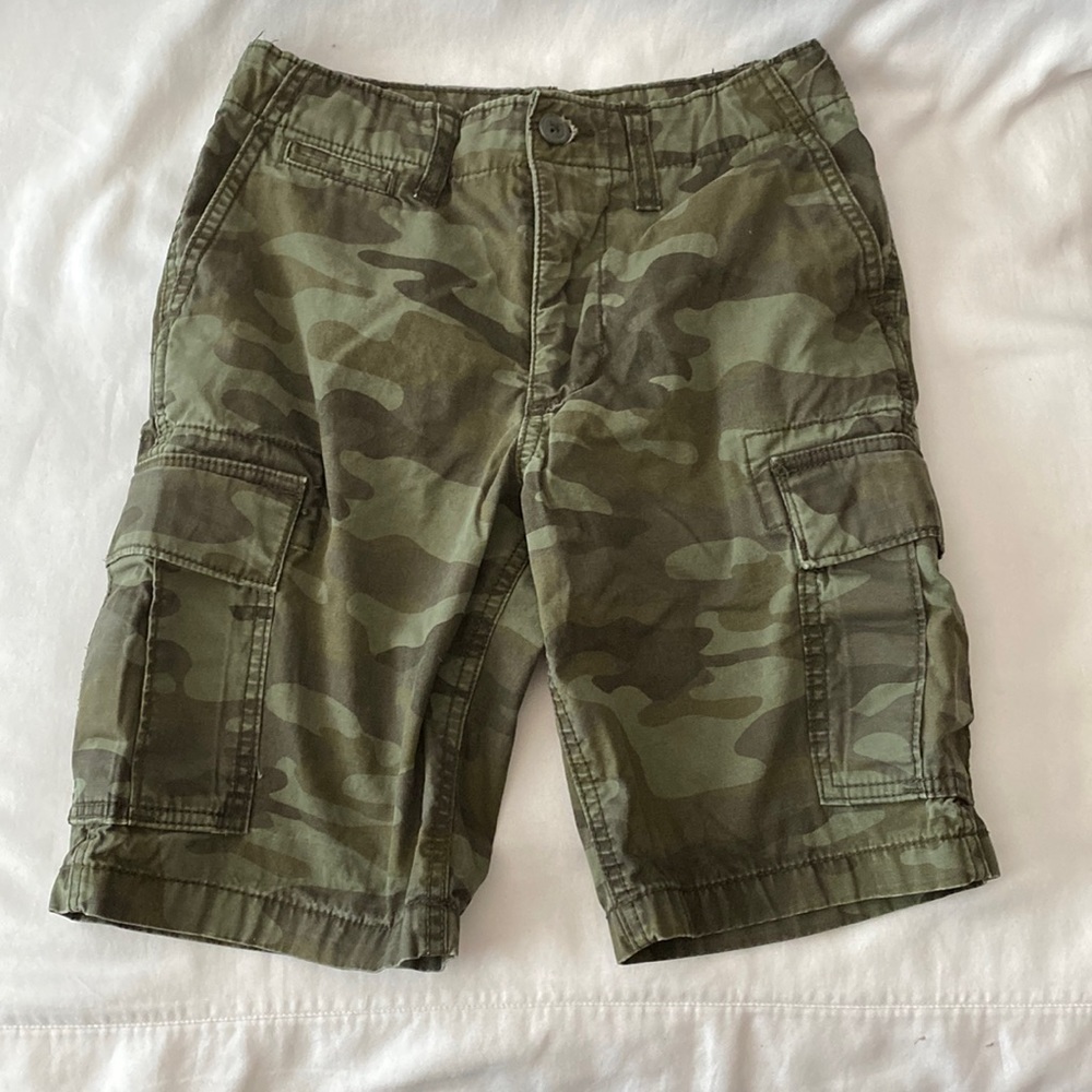 Gap camo cargo shorts